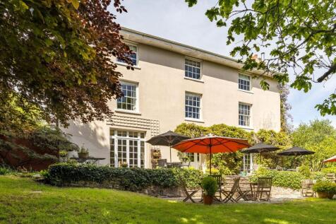 9 bedroom detached house for sale