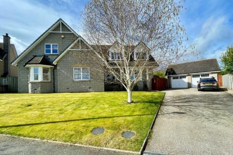 5 bedroom detached house for sale