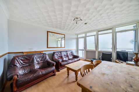 Rye Hill Park, London 2 bed apartment for sale