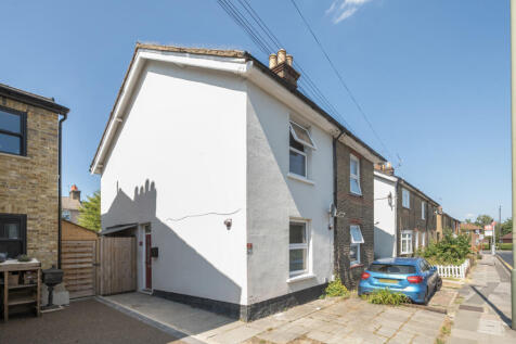 2 bedroom semi-detached house for sale