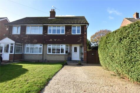 Multon Road, West Kingsdown, Sevenoaks 3 bed semi