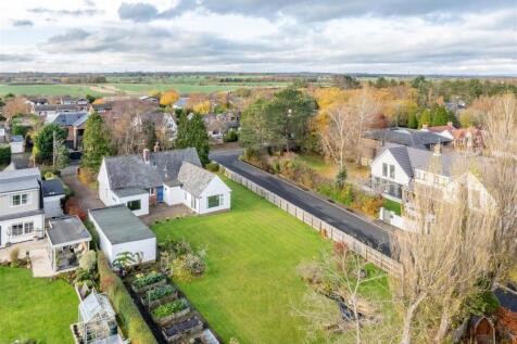 4 bedroom detached bungalow for sale