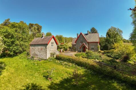 Rochester Newcastle Upon Tyne NE19 5 bed detached house for sale