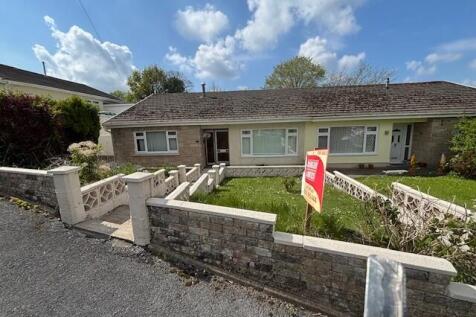 3 bedroom semi-detached bungalow for sale