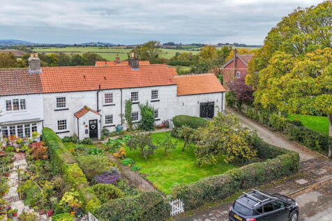 4 bedroom end of terrace house for sale