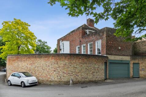 6 bedroom detached house for sale