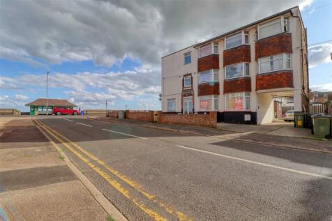 Walton on the Naze CO14 6 bed detached house for sale