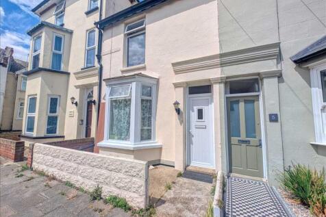 Walton On The Naze CO14 2 bed terraced house for sale
