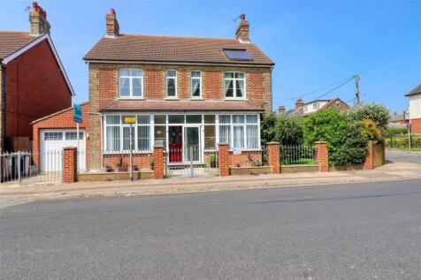 Walton on the Naze CO14 4 bed detached house for sale
