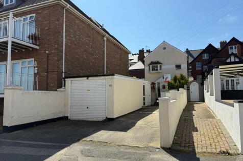 West Cliff Road, Broadstairs CT10 3 bed semi