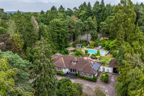 5 bedroom detached house for sale