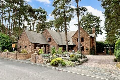 5 bedroom detached house for sale