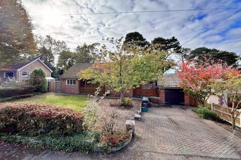 Croft Close, Corfe Mullen BH21 3 bed detached bungalow for sale