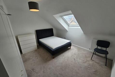 4 bedroom link detached house for sale