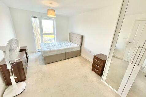 4 bedroom link detached house for sale