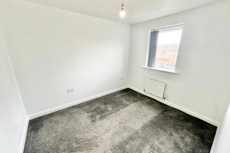 4 bedroom link detached house for sale