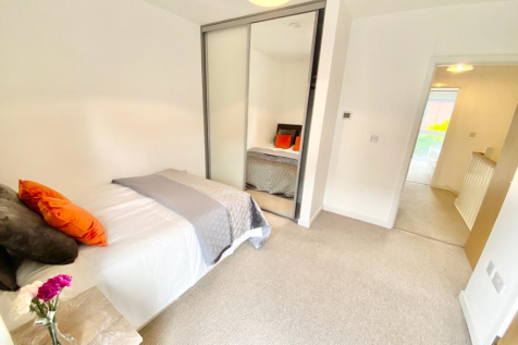 4 bedroom flat for sale