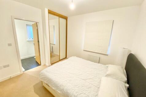 4 bedroom link detached house for sale