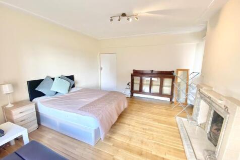 4 bedroom link detached house for sale
