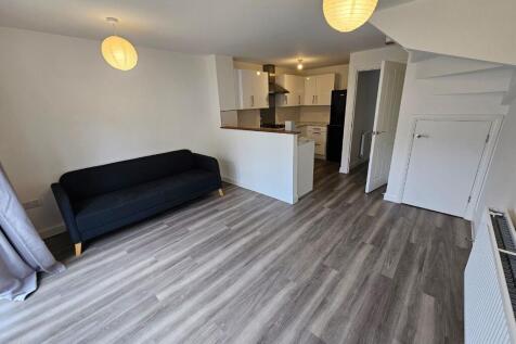 4 bedroom flat for sale