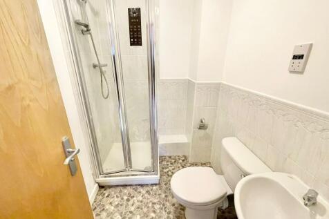 4 bedroom flat for sale
