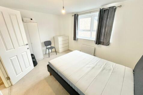 4 bedroom flat for sale