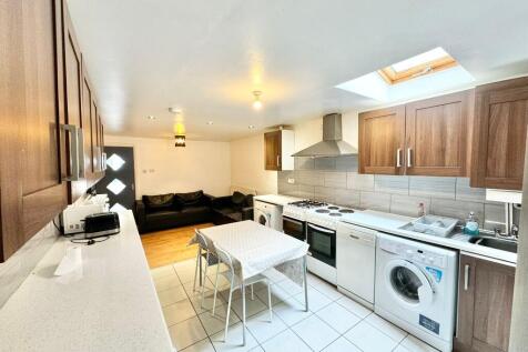4 bedroom flat for sale
