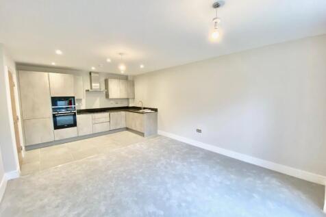 4 bedroom flat for sale