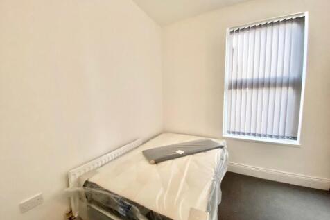 4 bedroom flat for sale