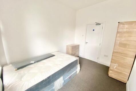 4 bedroom flat for sale