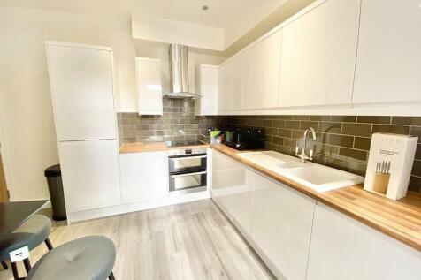 4 bedroom flat for sale