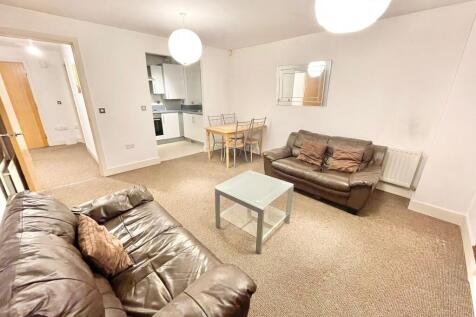 4 bedroom link detached house for sale