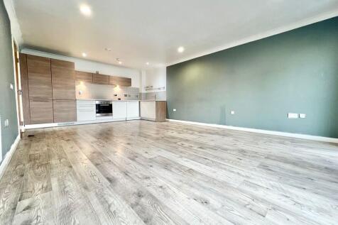4 bedroom flat for sale