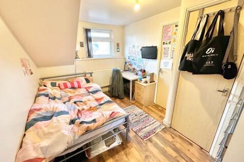 4 bedroom flat for sale