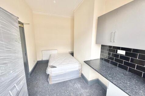 4 bedroom flat for sale