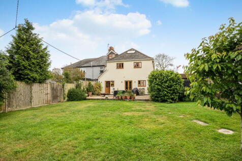 5 bedroom semi-detached house for sale