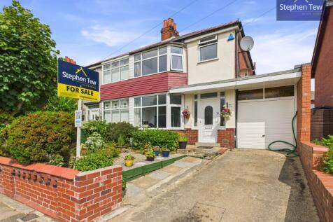 Preston Old Road, Blackpool, FY3 3 bed semi