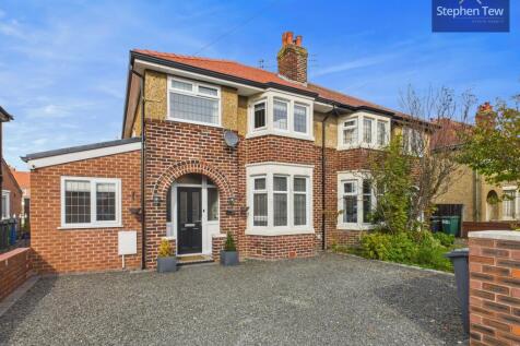 Clive Avenue, Lytham St. Annes, FY8 4 bed semi
