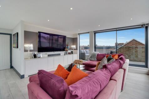 2 bedroom flat for sale