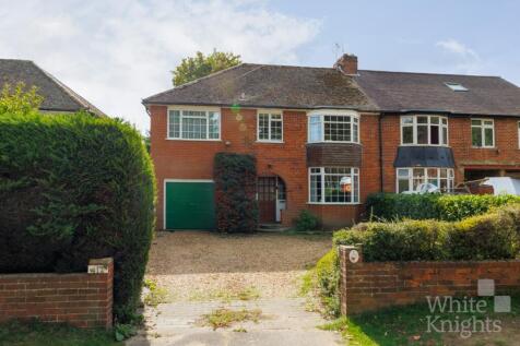 4 bedroom semi-detached house for sale