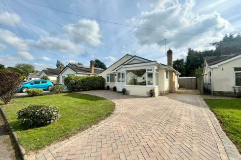 2 bedroom detached bungalow for sale