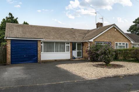 3 bedroom semi-detached bungalow for sale