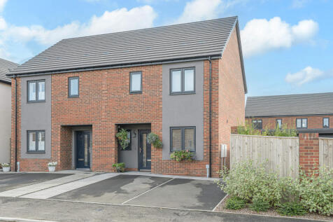 3 bedroom semi-detached house for sale