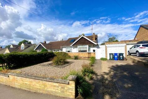 2 bedroom semi-detached bungalow for sale