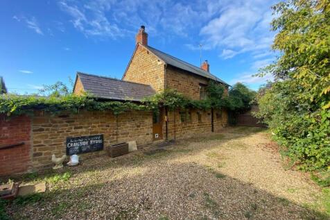 West End, Bugbrooke NN7 2 bed cottage for sale