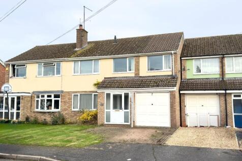 Georges Avenue, Bugbrooke NN7 4 bed semi