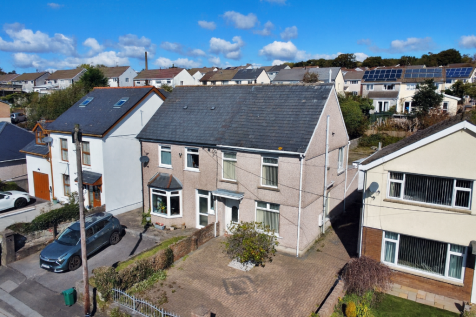 2 bedroom semi-detached house for sale