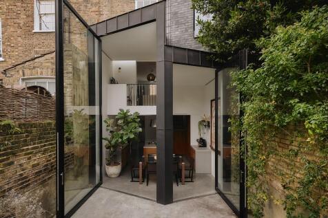 5 bedroom terraced house for sale