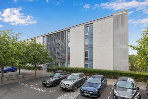 1 bedroom ground floor flat for sale