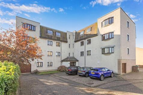 3 bedroom flat for sale